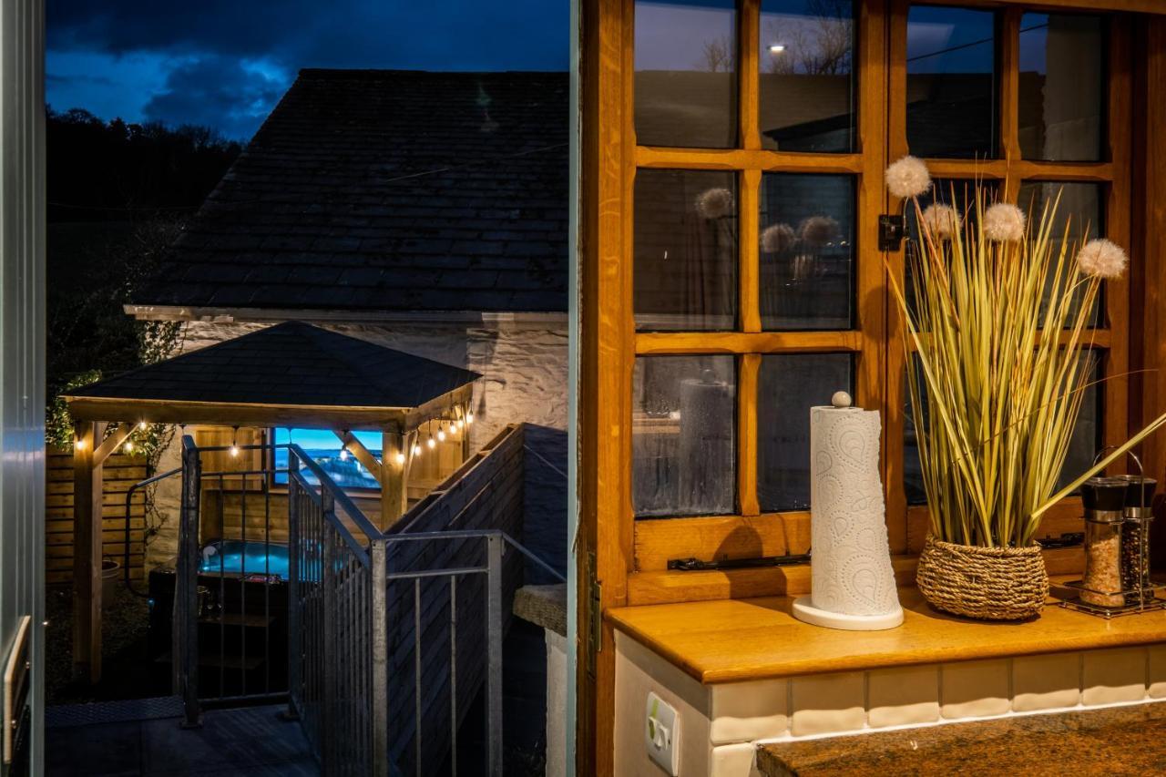Stunning Cottage Grade 2 Listed With Parking And Hot Tub Боунес-он-Уиндермер Экстерьер фото