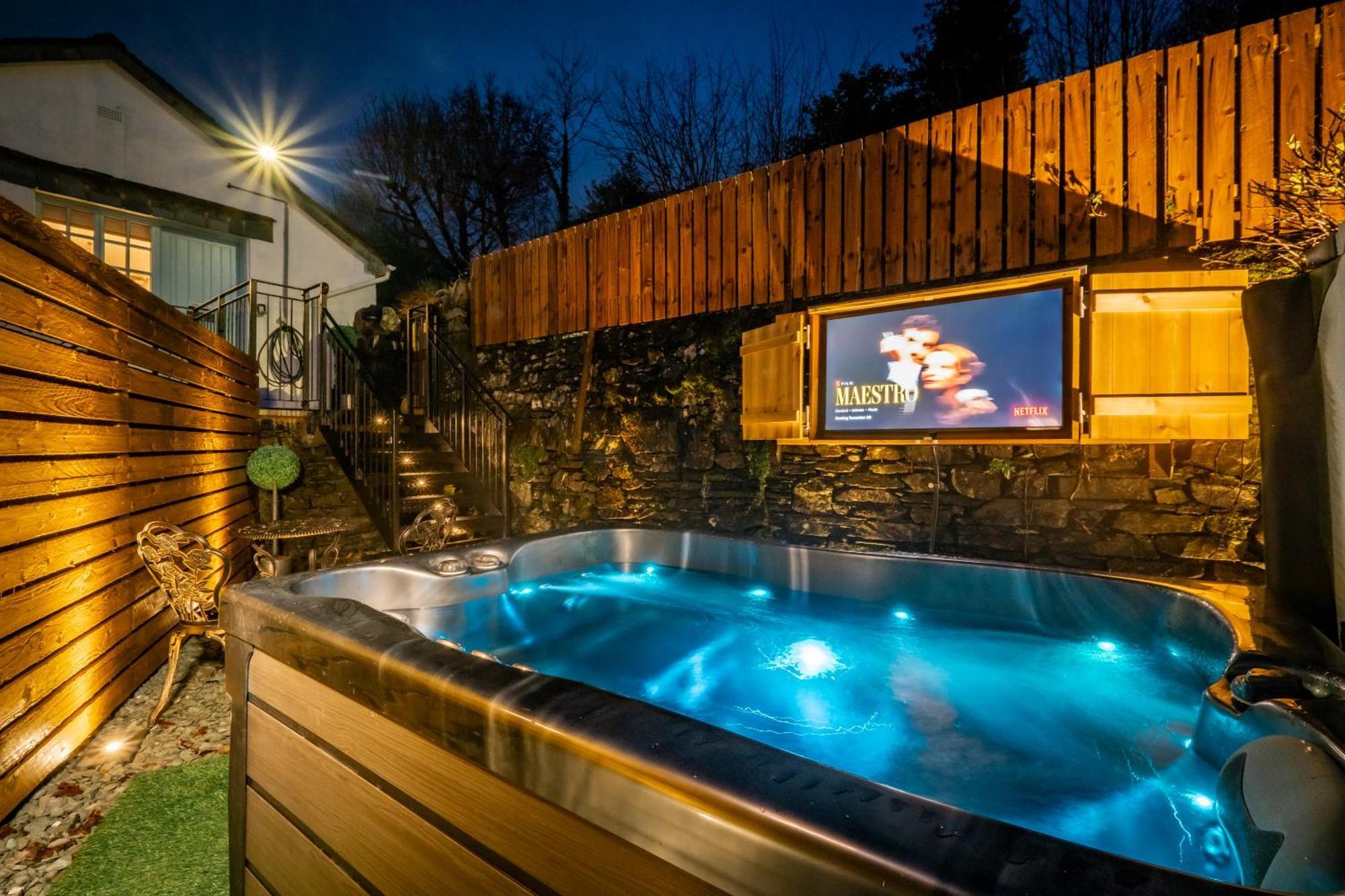 Stunning Cottage Grade 2 Listed With Parking And Hot Tub Боунес-он-Уиндермер Экстерьер фото
