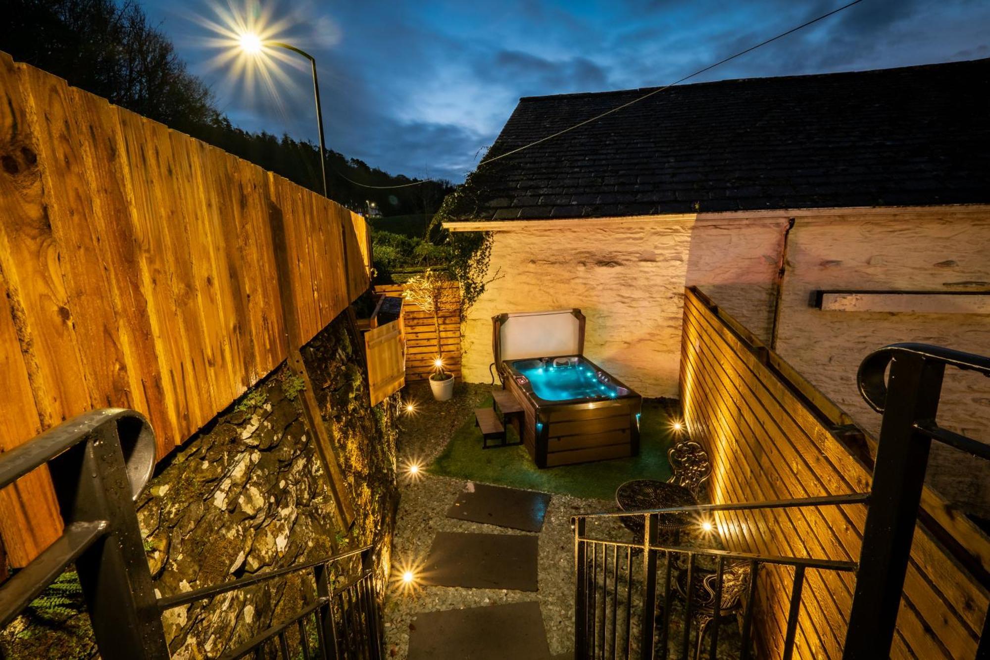 Stunning Cottage Grade 2 Listed With Parking And Hot Tub Боунес-он-Уиндермер Экстерьер фото