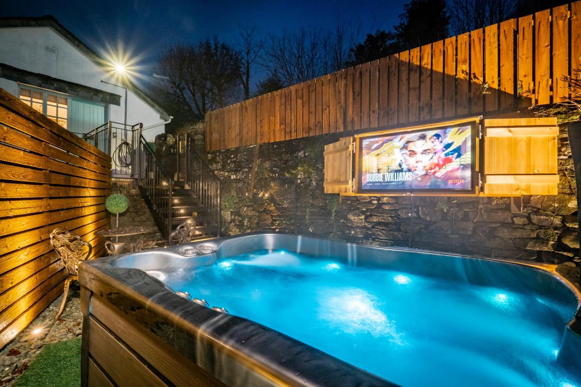 Stunning Cottage Grade 2 Listed With Parking And Hot Tub Боунес-он-Уиндермер Экстерьер фото