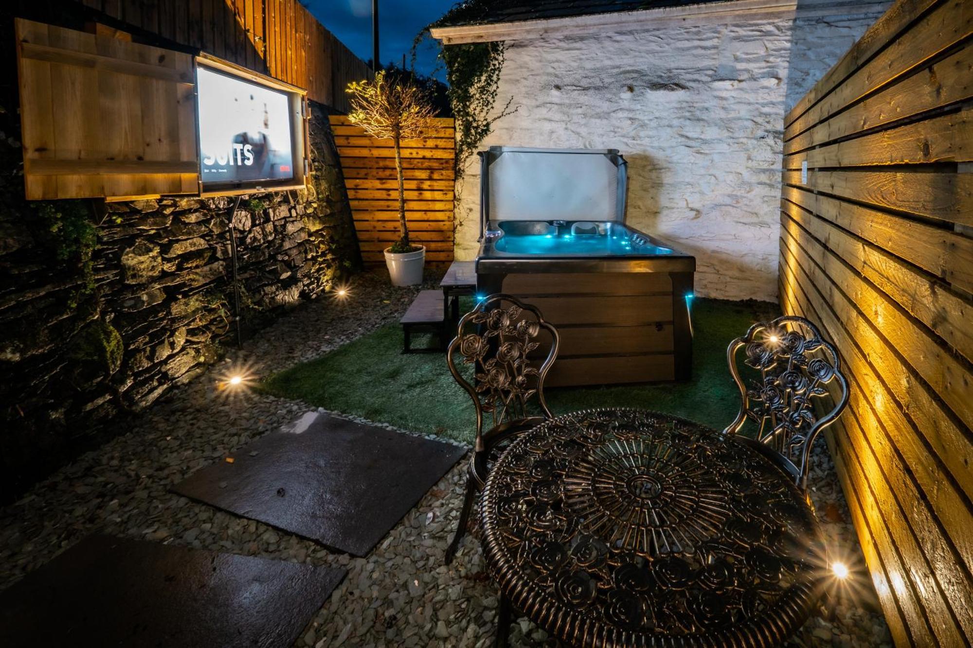 Stunning Cottage Grade 2 Listed With Parking And Hot Tub Боунес-он-Уиндермер Экстерьер фото