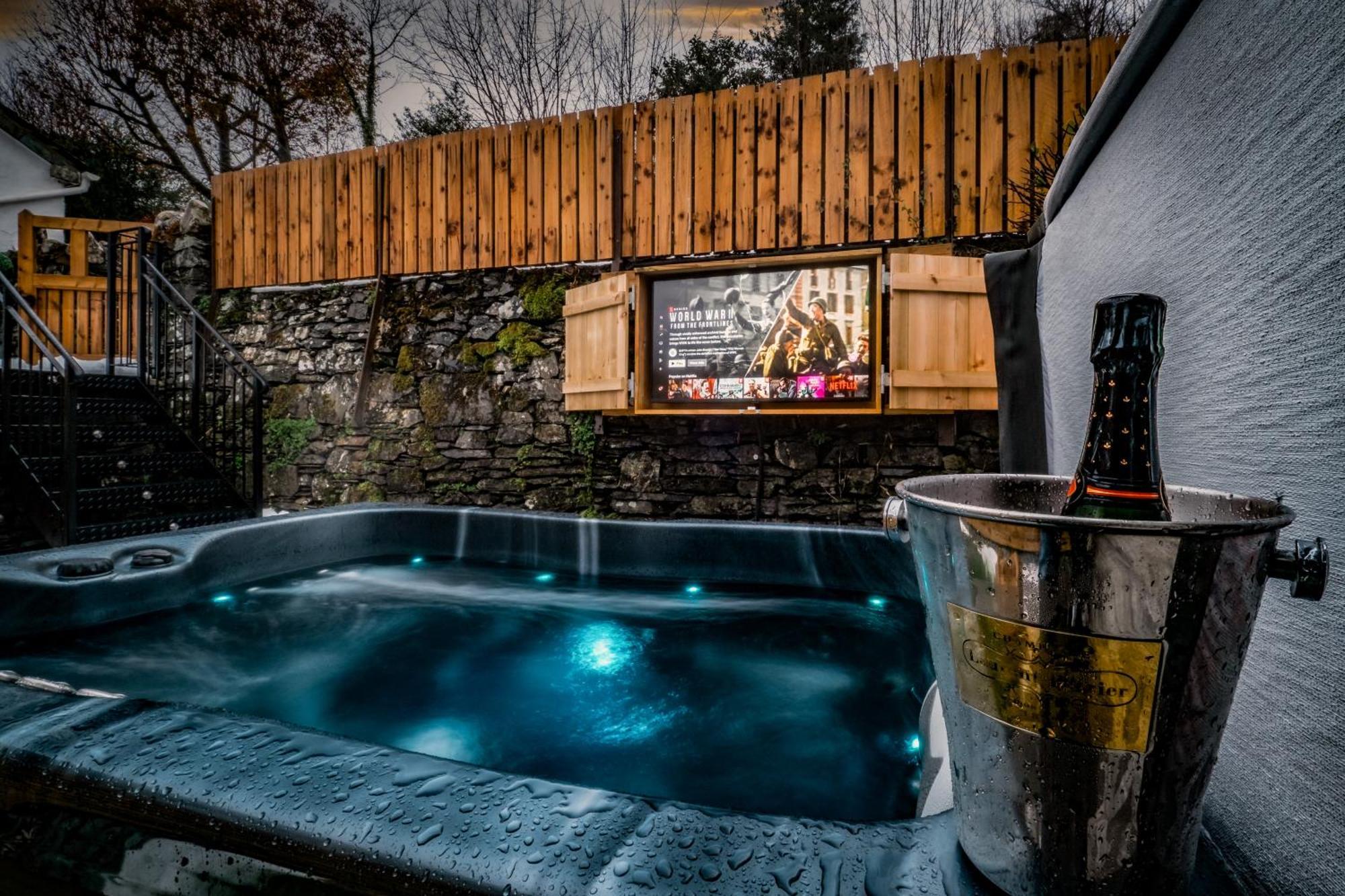 Stunning Cottage Grade 2 Listed With Parking And Hot Tub Боунес-он-Уиндермер Экстерьер фото